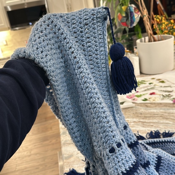 70's Crochet Poncho - Picture 9 of 9